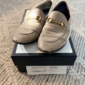 Gucci Women's Beige Leather Loafers with Gold Horsebit hardware